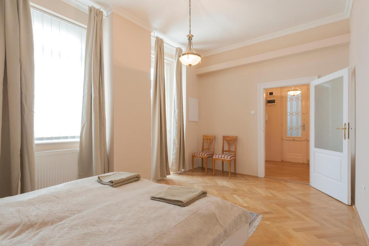 Opera & Basilica 2 Bedrooms With Balcony Budapest Exterior photo